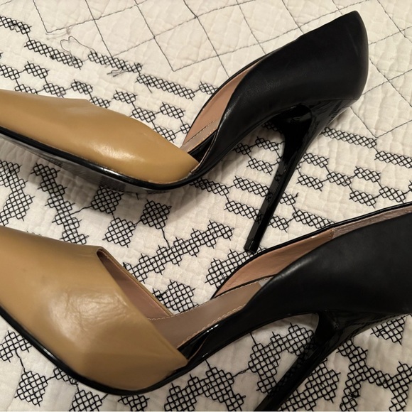 Steve Madden Varcitty Black and Tan Heels 7.5 NWOT - Picture 4 of 10